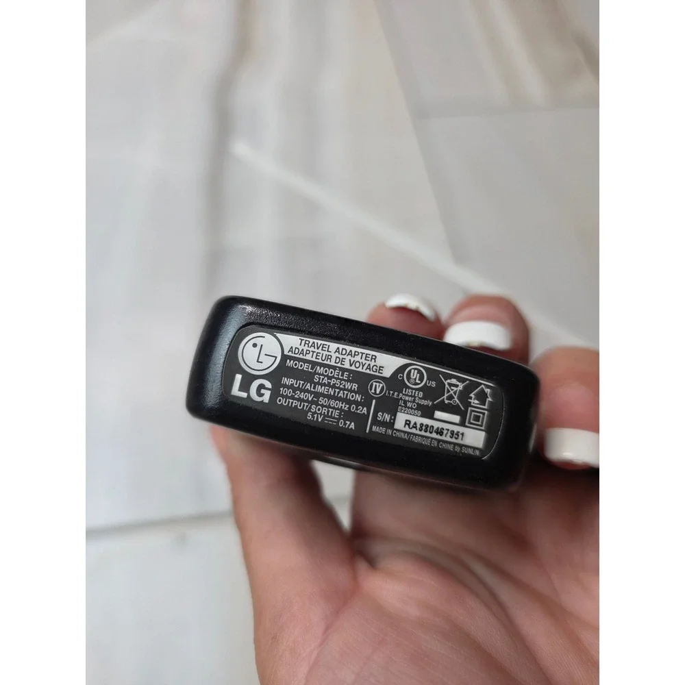 LG Travel Adapter STA-P52WR Wall Charger 5.1V 0.7A Proprietary Connector A5‎